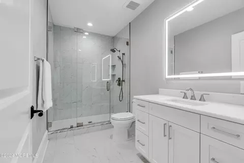 Bath - 1827 Celeste Dr, Wall, NJ 07719 photo 10 of 19