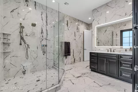 Bath - 1827 Celeste Dr, Wall, NJ 07719 photo 4 of 19