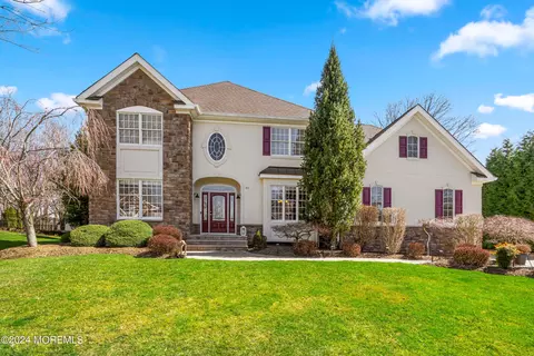 10 Brouwer Ct, Lincroft, NJ 07738