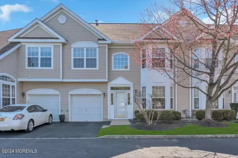 250 Shinnecock Dr, Manalapan, NJ 07726