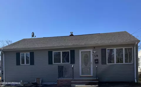 38 6th St, Keansburg, NJ 07734