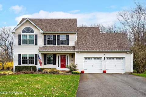 17 Autumn Ave, Jackson, NJ 08527