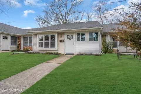 132 Sunflower Dr # B, Lakewood, NJ 08701