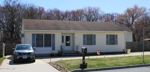 97 County Rd, Cliffwood, NJ 07721