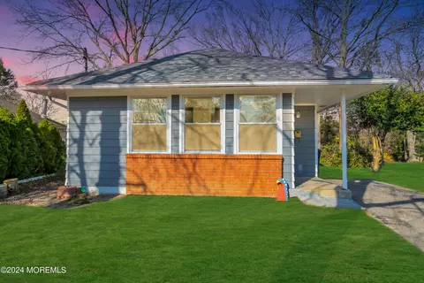 63 Niagara Dr, Toms River, NJ 08753