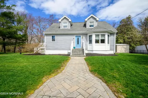 425 Lake Ave, Oakhurst, NJ 07755