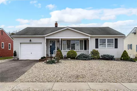14 Duxbury Rd, Toms River, NJ 08757