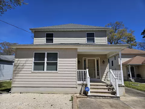 701 Parkside Ave, Toms River, NJ 08753