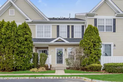 220 Brookfield Dr, Jackson, NJ 08527