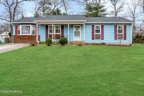 1044 Clearwater Ave, Manahawkin, NJ 08050
