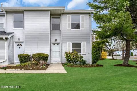 2 Vincent Ct, Little Egg Harbor, NJ 08087