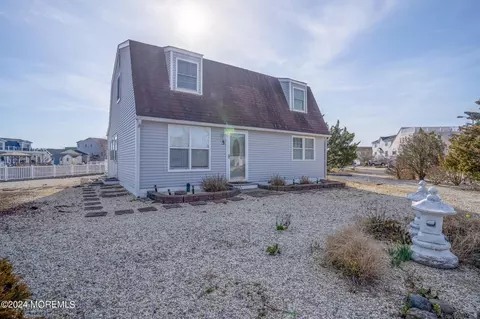 5 Kentucky Dr, Little Egg Harbor, NJ 08087