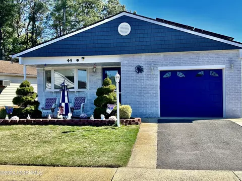 44 Virgin Islands Dr, Toms River, NJ 08757