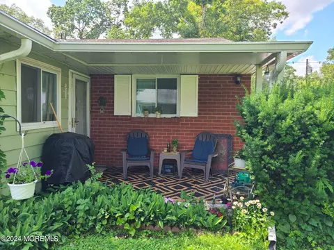 8 Dove # C, Manchester, NJ 08759
