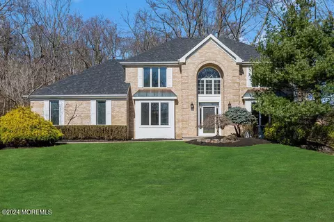 9 Cloverhill Ln, Freehold, NJ 07728