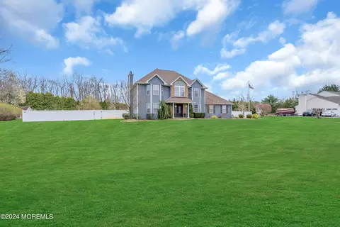 15 Autumn Ave, Jackson, NJ 08527