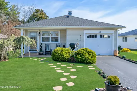 103 Guadeloupe Dr, Toms River, NJ 08757