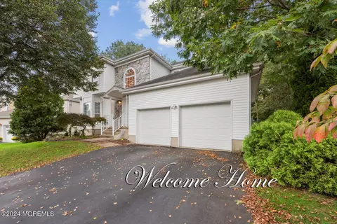 34 Alpine Dr, Morganville, NJ 07751