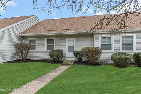 95 Halls Croft Rd #C, Freehold, NJ 07728