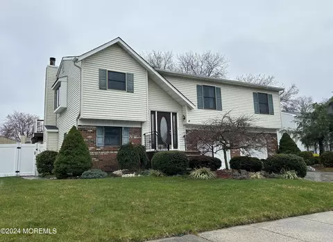 69 Appletree Rd, Howell, NJ 07731