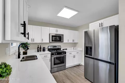 Kitchen - 16 Fordham Rd, Jackson, NJ 08527 photo 1 of 5
