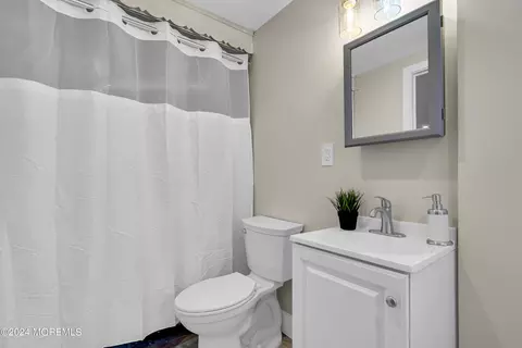 Bath - 16 Fordham Rd, Jackson, NJ 08527 photo 1 of 2