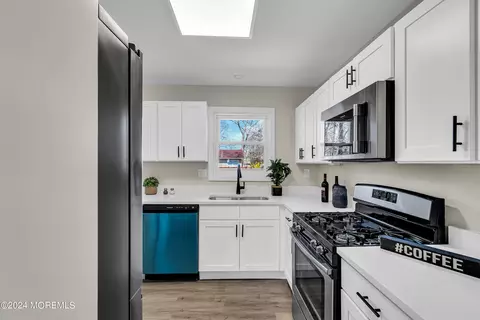 Kitchen - 16 Fordham Rd, Jackson, NJ 08527 photo 4 of 5