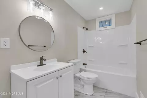 Bath - 16 Fordham Rd, Jackson, NJ 08527 photo 2 of 2
