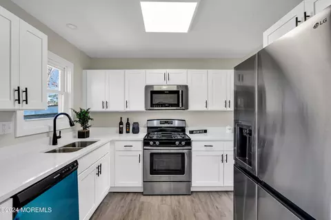Kitchen - 16 Fordham Rd, Jackson, NJ 08527 photo 3 of 5