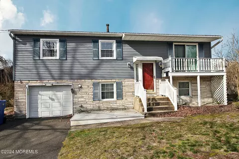 25 Forest Valley Dr, Toms River, NJ 08755