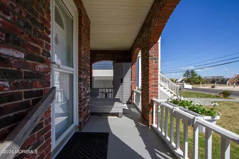 Exterior - 526 Ocean Ave, Sea Bright, NJ 07760 photo 14 of 16