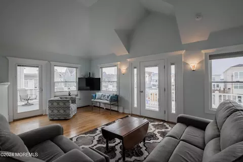 Living - 526 Ocean Ave, Sea Bright, NJ 07760 photo 3 of 11