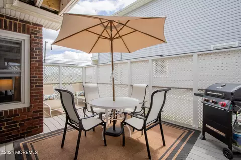 Exterior - 526 Ocean Ave, Sea Bright, NJ 07760 photo 15 of 16