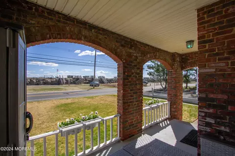 Exterior - 526 Ocean Ave, Sea Bright, NJ 07760 photo 13 of 16
