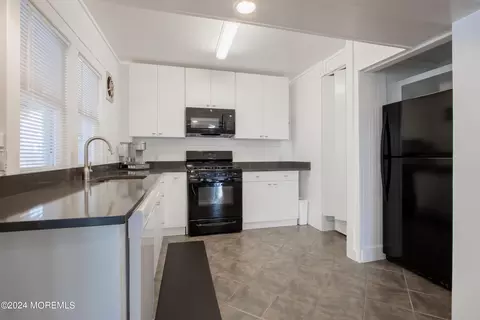 Kitchen - 526 Ocean Ave, Sea Bright, NJ 07760 photo 6 of 6