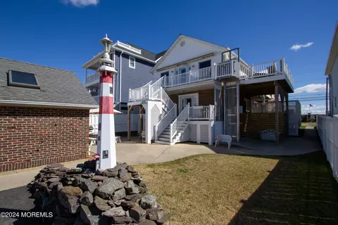 526 Ocean Ave, Sea Bright, NJ 07760