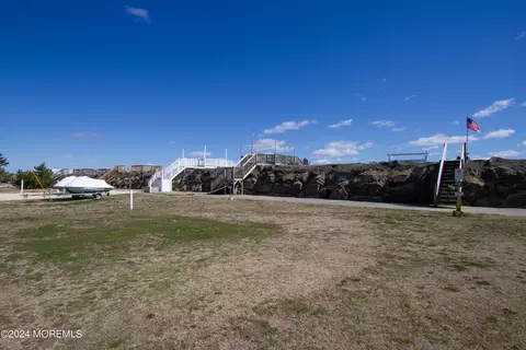 Exterior - 526 Ocean Ave, Sea Bright, NJ 07760 photo 5 of 16