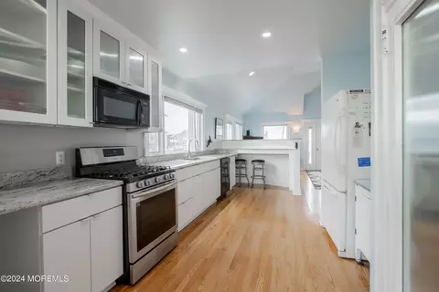 Kitchen - 526 Ocean Ave, Sea Bright, NJ 07760 photo 3 of 6