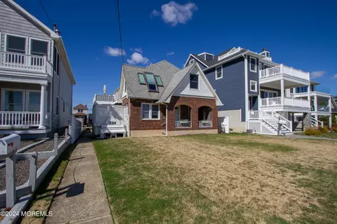 Exterior - 526 Ocean Ave, Sea Bright, NJ 07760 photo 4 of 16