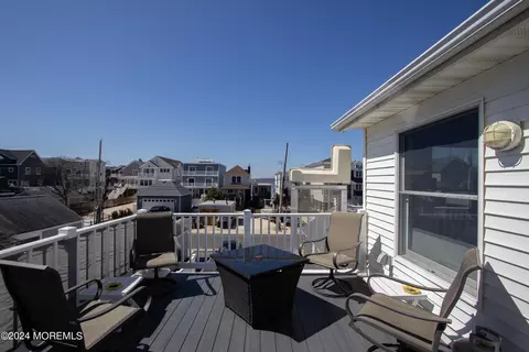 Exterior - 526 Ocean Ave, Sea Bright, NJ 07760 photo 9 of 16