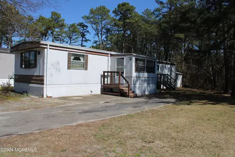 Exterior - 137 Mockingbird Way, Whiting, NJ 08759 photo 2 of 3