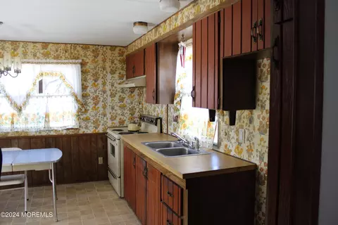 Kitchen - 137 Mockingbird Way, Whiting, NJ 08759 photo 1 of 3