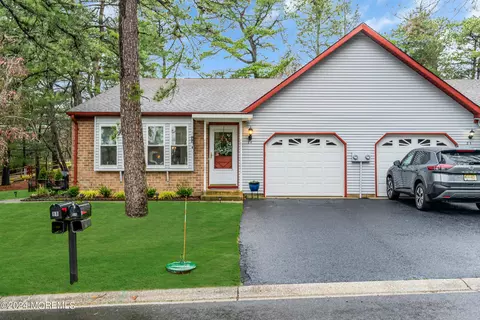 8 Fallbrook St # A, Manchester, NJ 08759