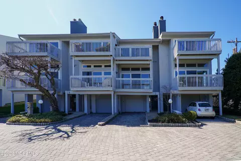 2 E Manor Sq #2, Highlands, NJ 07732