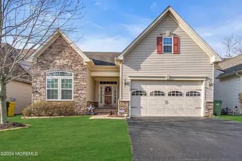 49 Forsgate Way, Lakewood, NJ 08701