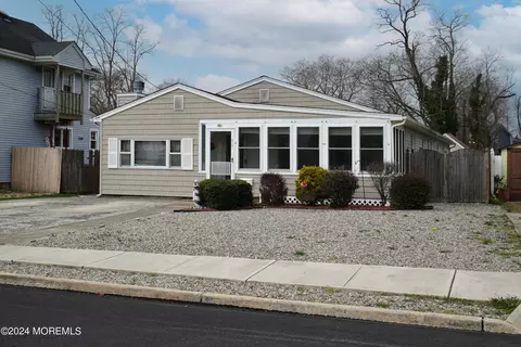 817 Rue Ave, Point Pleasant, NJ 08742
