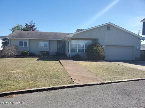 1618 Blue Heron Ct, Point Pleasant, NJ 08742