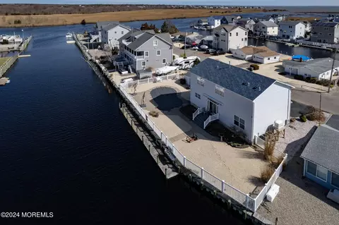 27 Sands Point Rd, Waretown, NJ 08758