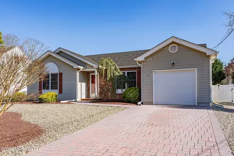 121 Inboard Ave, Manahawkin, NJ 08050