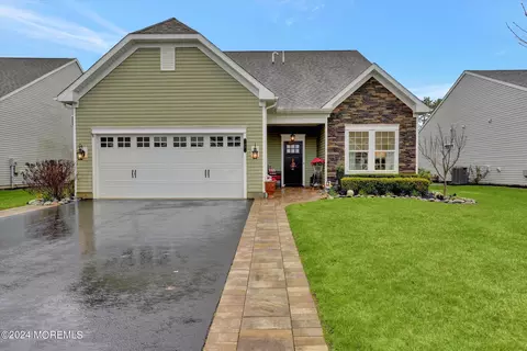 46 Aylesford Ln, Manchester, NJ 08759